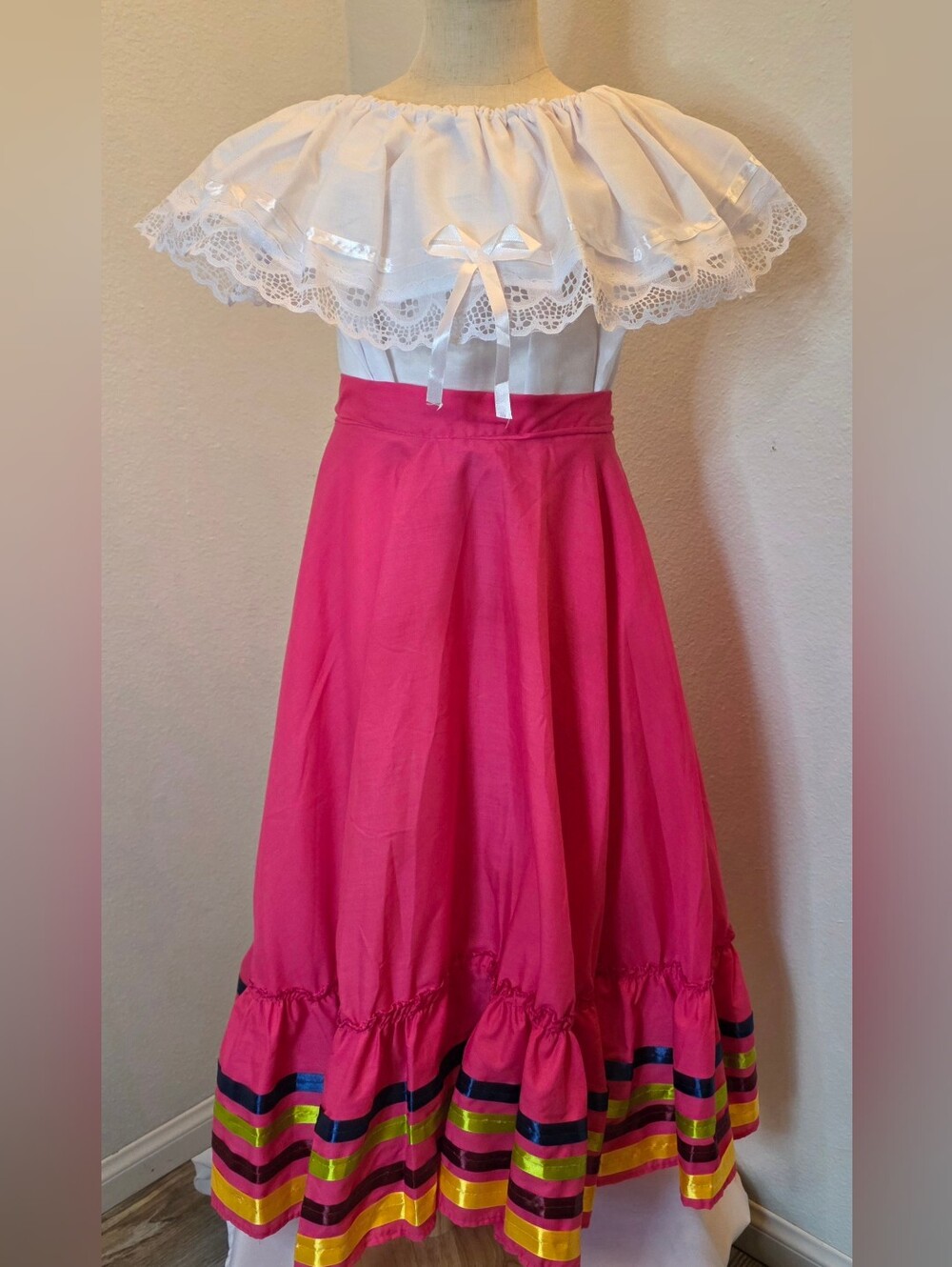 Girls Mexican Folklore Ribbon Pink Skirt And White Campesina Blouse 8-10 (159B9)